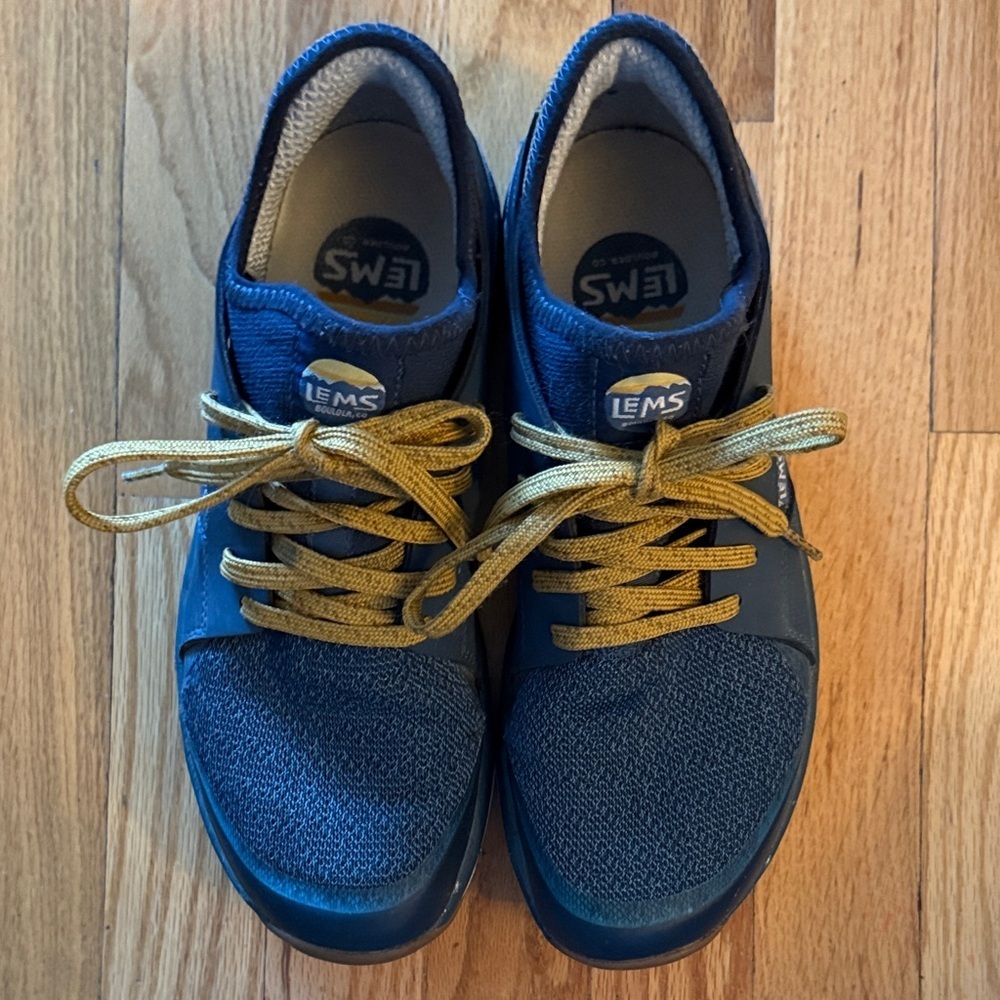 LEMS sz 9.5 Mesa shoe in Coastal Blue Sneakers with Yellow Laces great condition